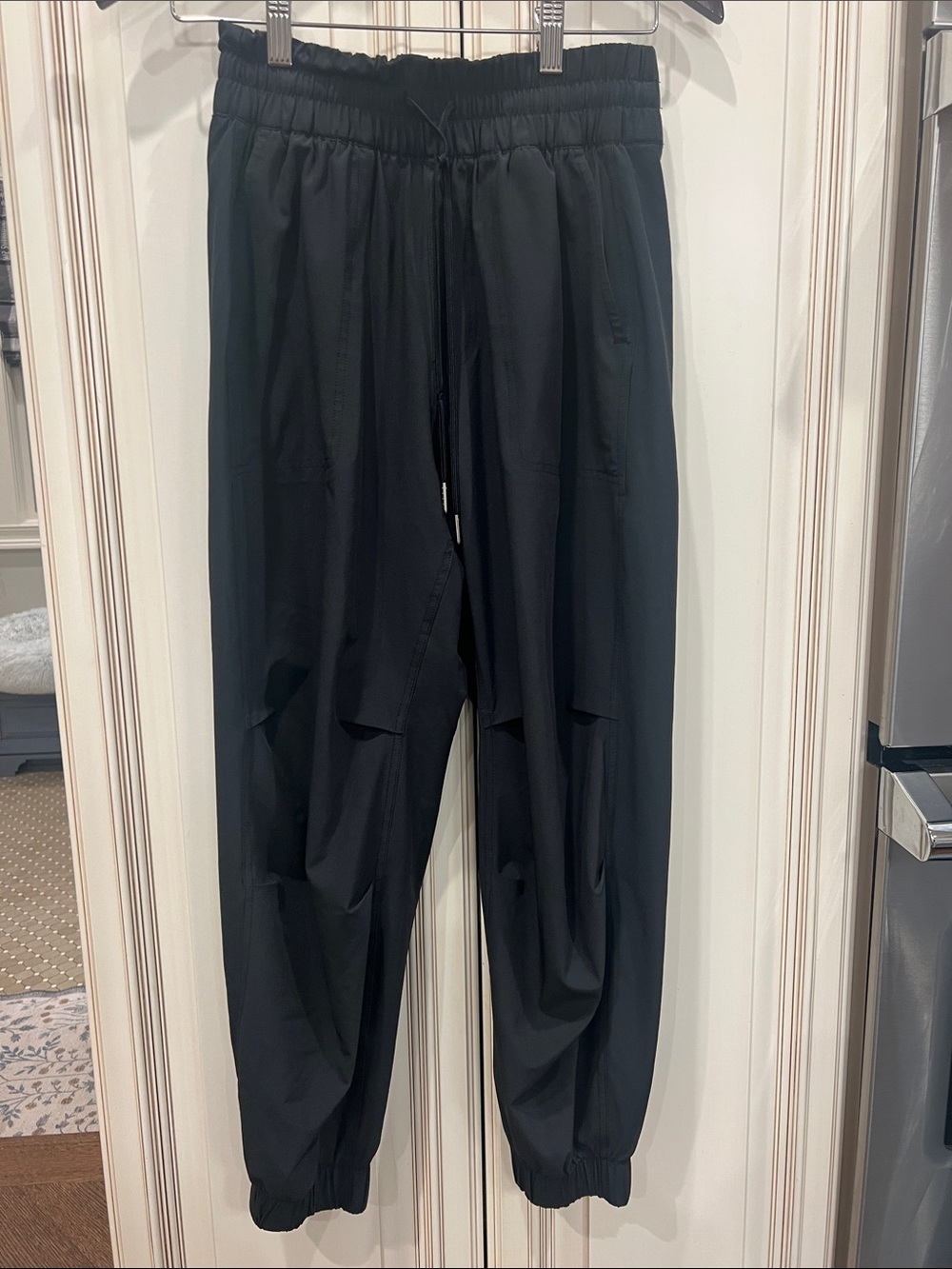 Women’s Black Elastic-Waist Jogger Pants